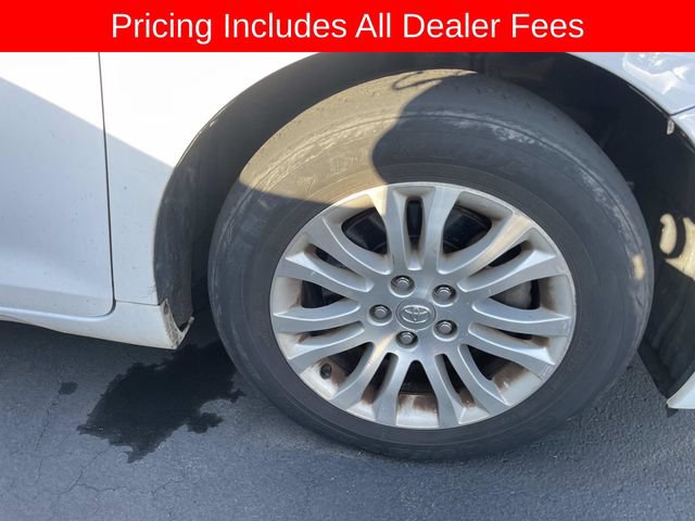 Used 2013 Toyota Sienna XLE FWD image 12