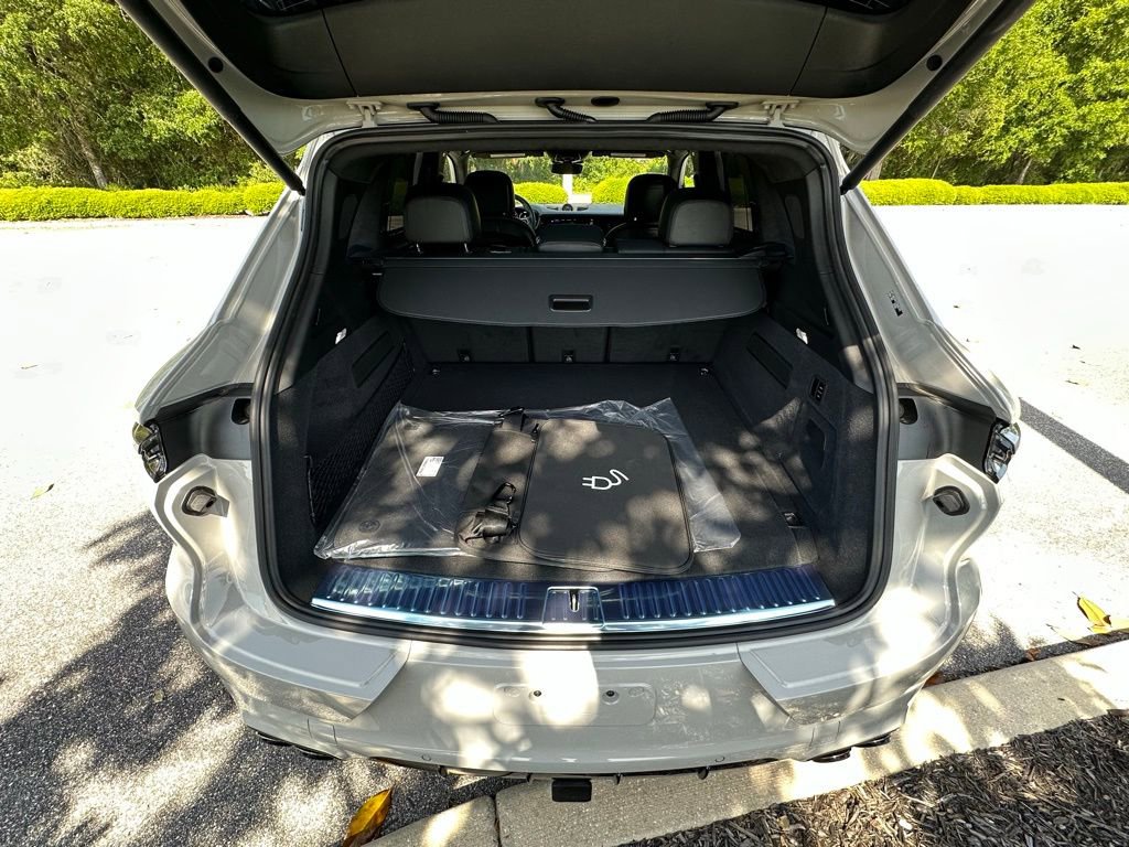 New 2026 Porsche Cayenne Turbo AWD/4WD image 21