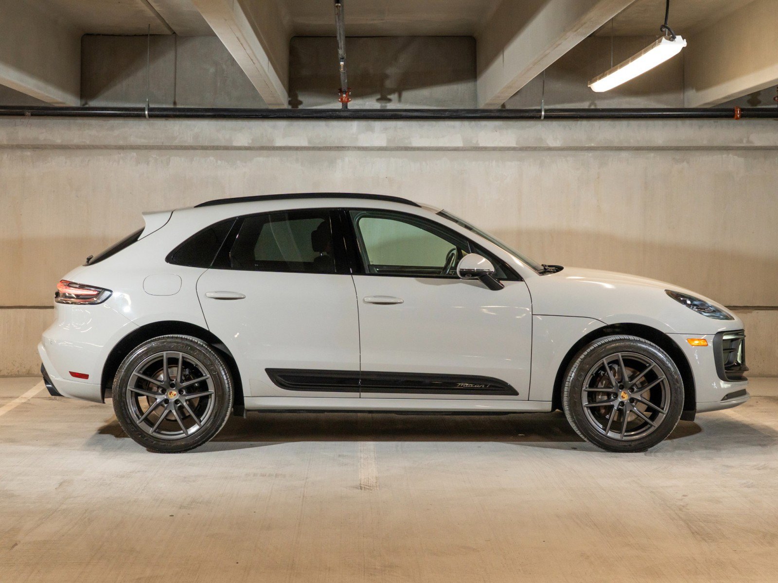 Certified 2023 Porsche Macan Turbo AWD/4WD image 8