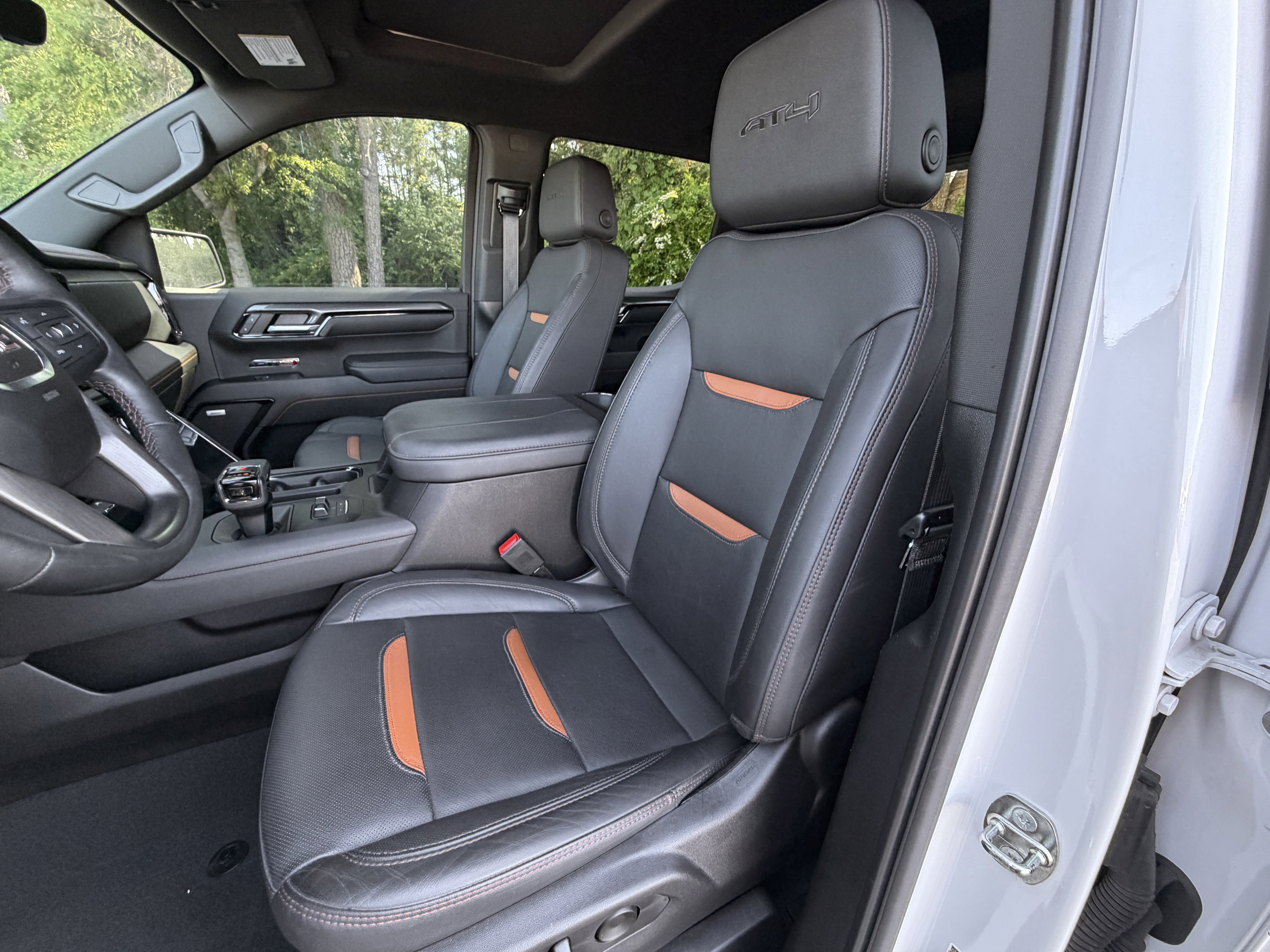 Used 2024 GMC Sierra 1500 AT4 w/ Technology Package AWD/4WD image 9