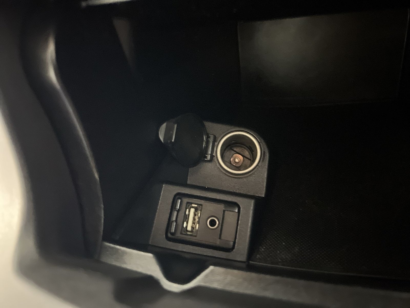 Used 2016 Toyota Camry SE FWD image 29