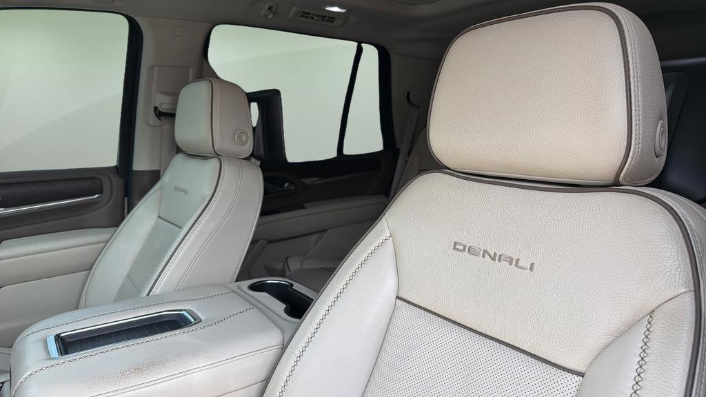 Used 2021 GMC Yukon Denali w/ Advanced Technology Package image 13