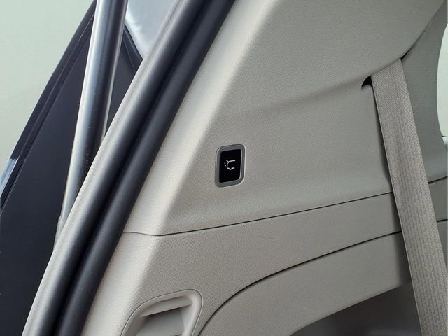 Used 2023 Chrysler Voyager LX FWD image 29
