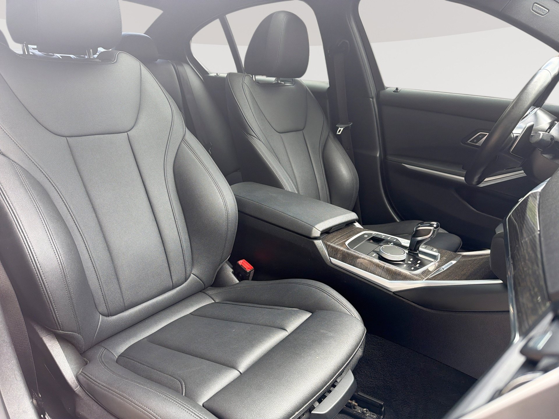 Used 2021 BMW 330i Sedan w/ M Sport Package RWD image 28
