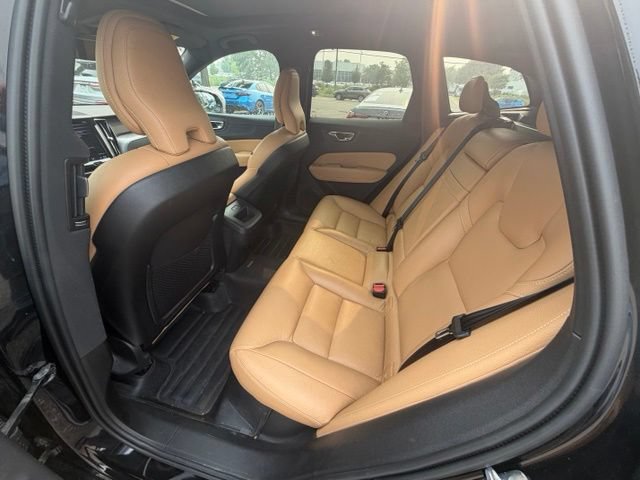 Used 2019 Volvo XC60 T6 Momentum w/ Multimedia Package AWD/4WD image 13