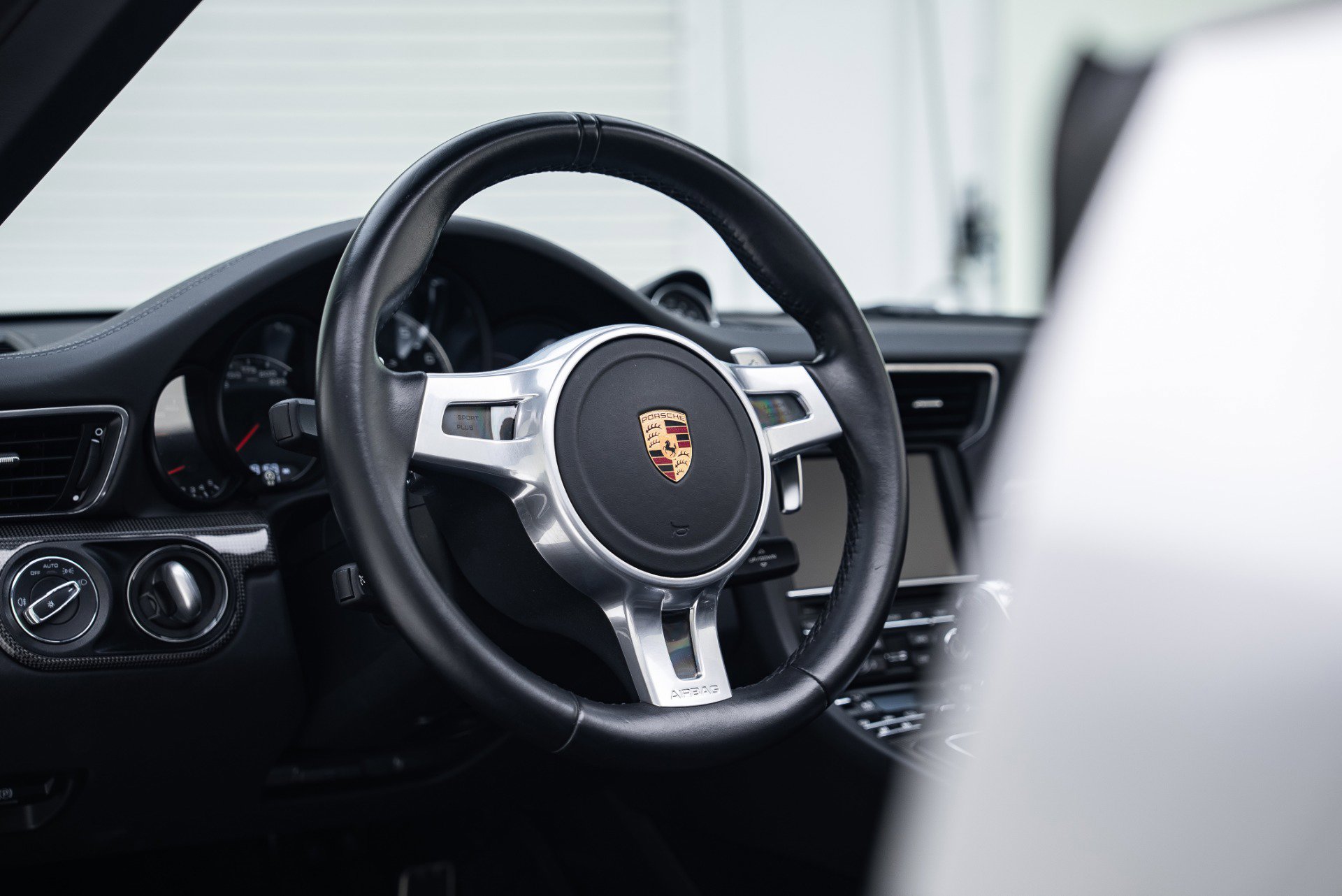 Used 2016 Porsche 911 Turbo S image 31