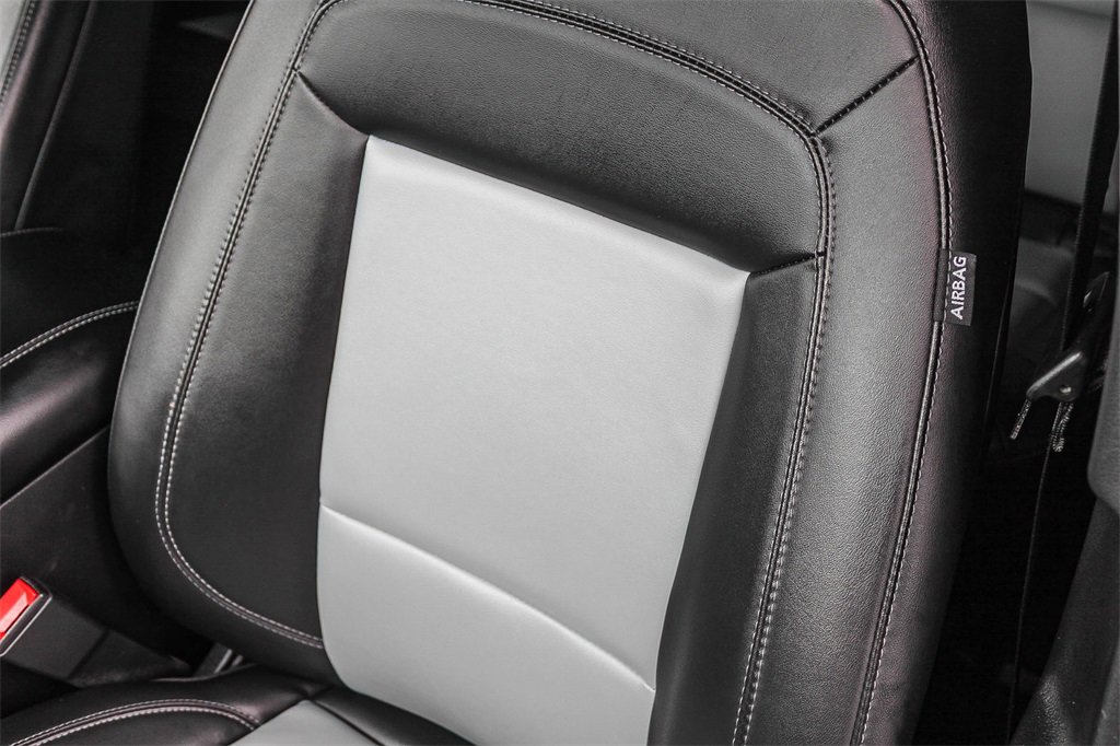 Used 2023 Ford Explorer XLT w/ Equipment Group 202A image 30