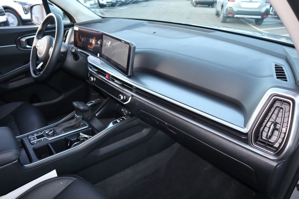Used 2025 Kia Sorento S image 19