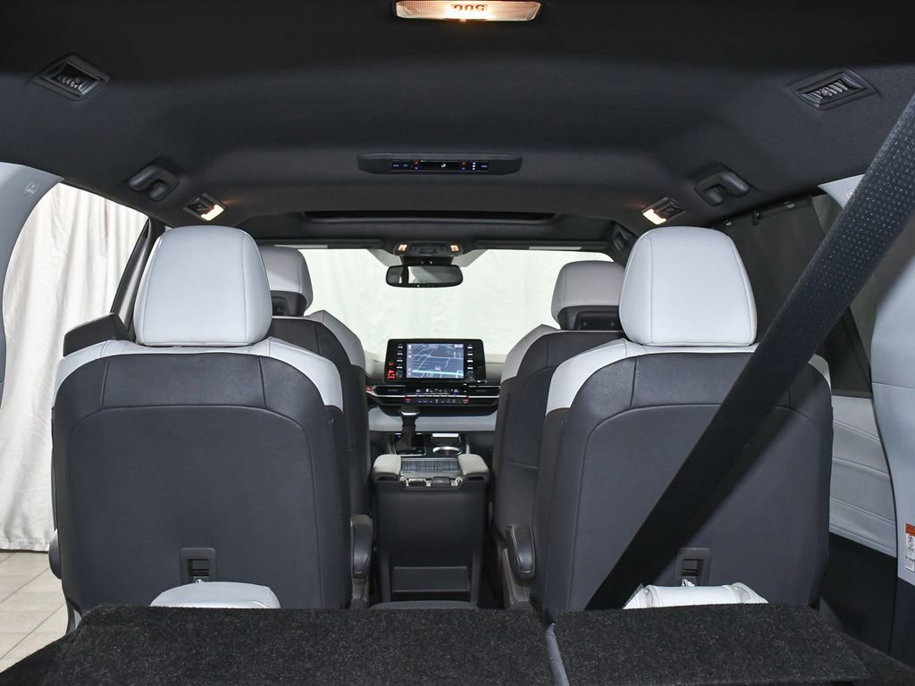 Used 2024 Toyota Sienna XSE image 61