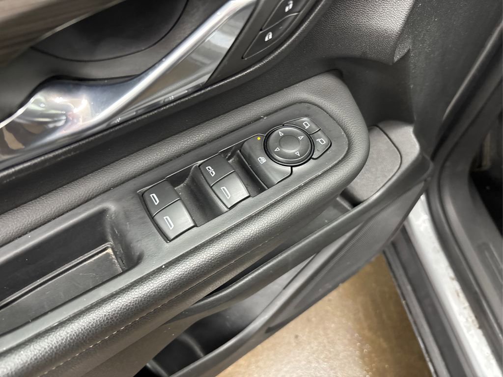 Used 2023 GMC Terrain SLE image 35