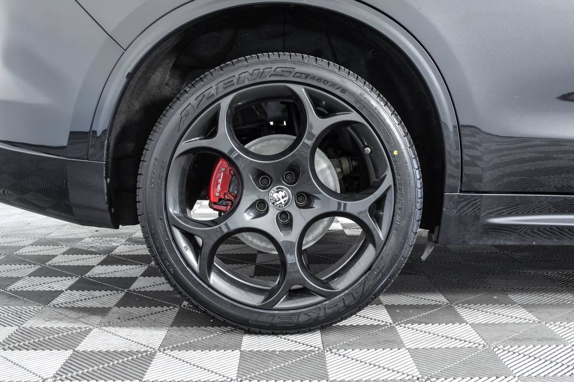 Used 2023 Alfa Romeo Stelvio Veloce AWD/4WD image 46