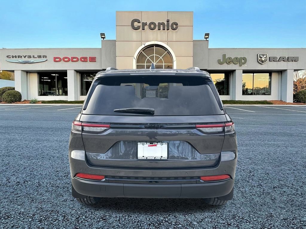 New 2025 Jeep Grand Cherokee Altitude image 4