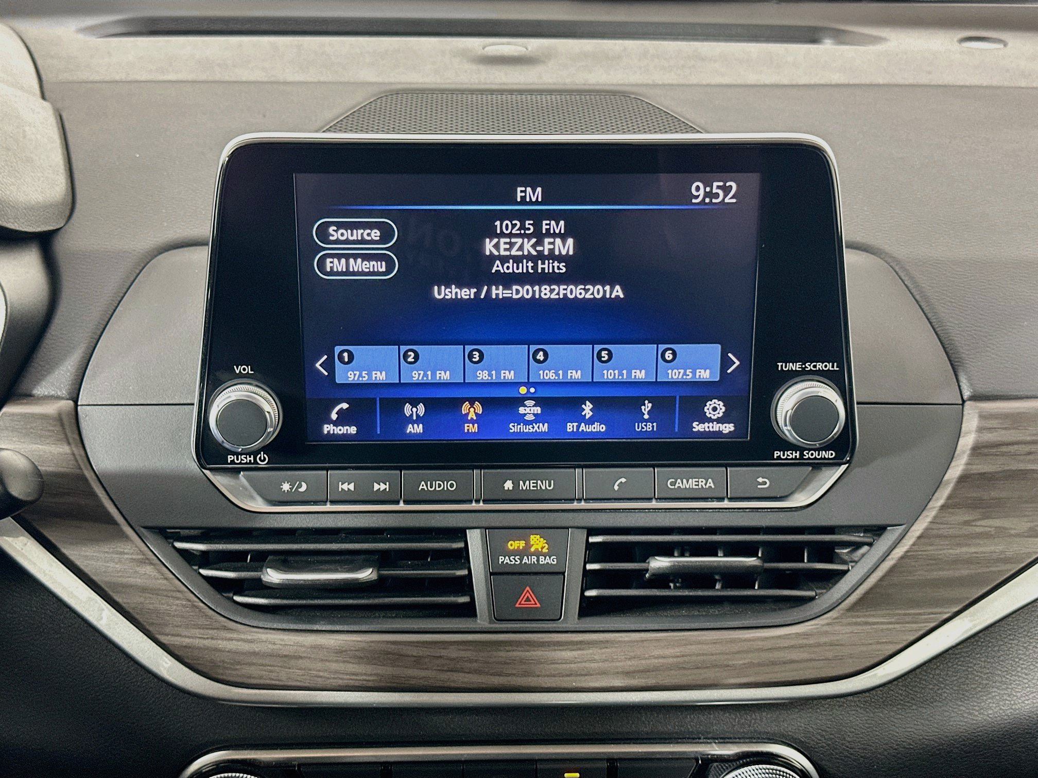 Used 2025 Nissan Altima 2.5 SV FWD image 21