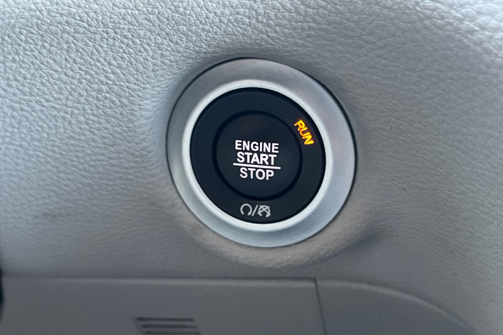 Used 2024 Chrysler Pacifica Limited FWD image 28