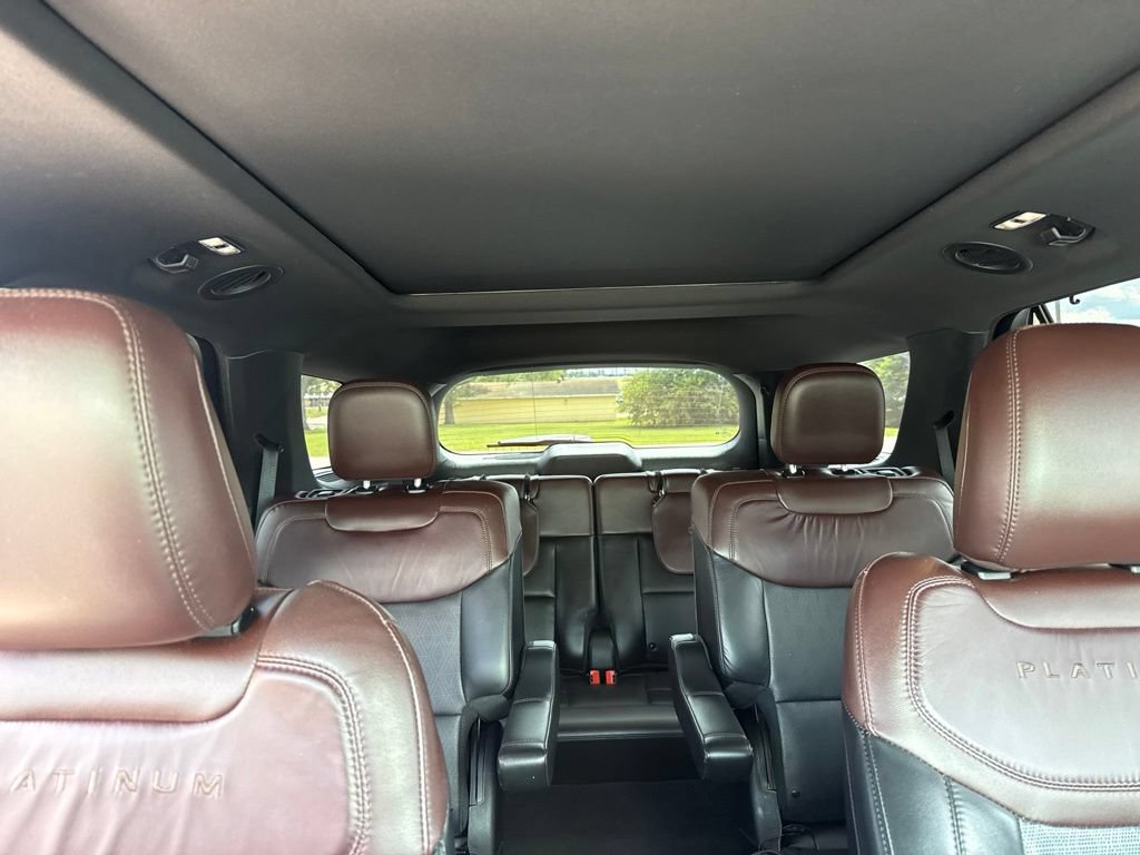 Used 2022 Ford Explorer Platinum w/ Equipment Group 601A AWD/4WD image 36