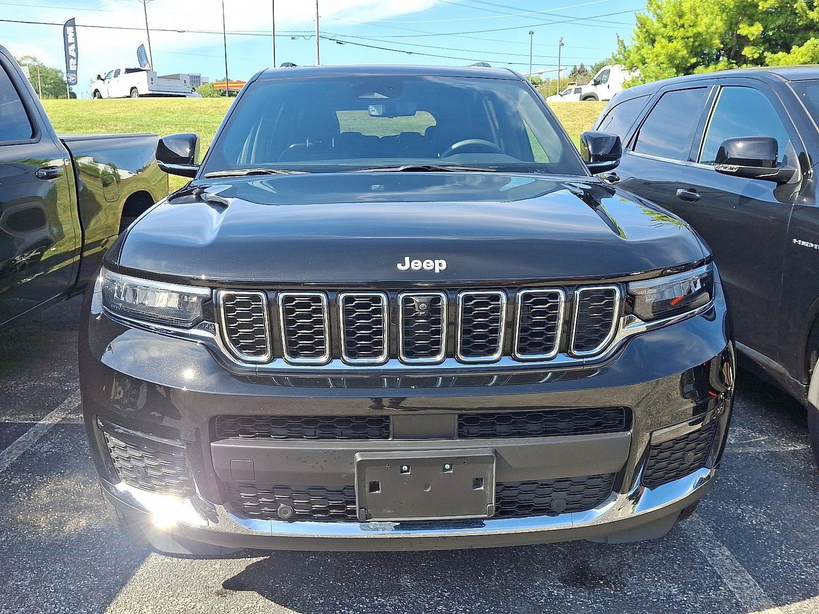 Used 2024 Jeep Grand Cherokee L Limited w/ Luxury Tech Group II image 3