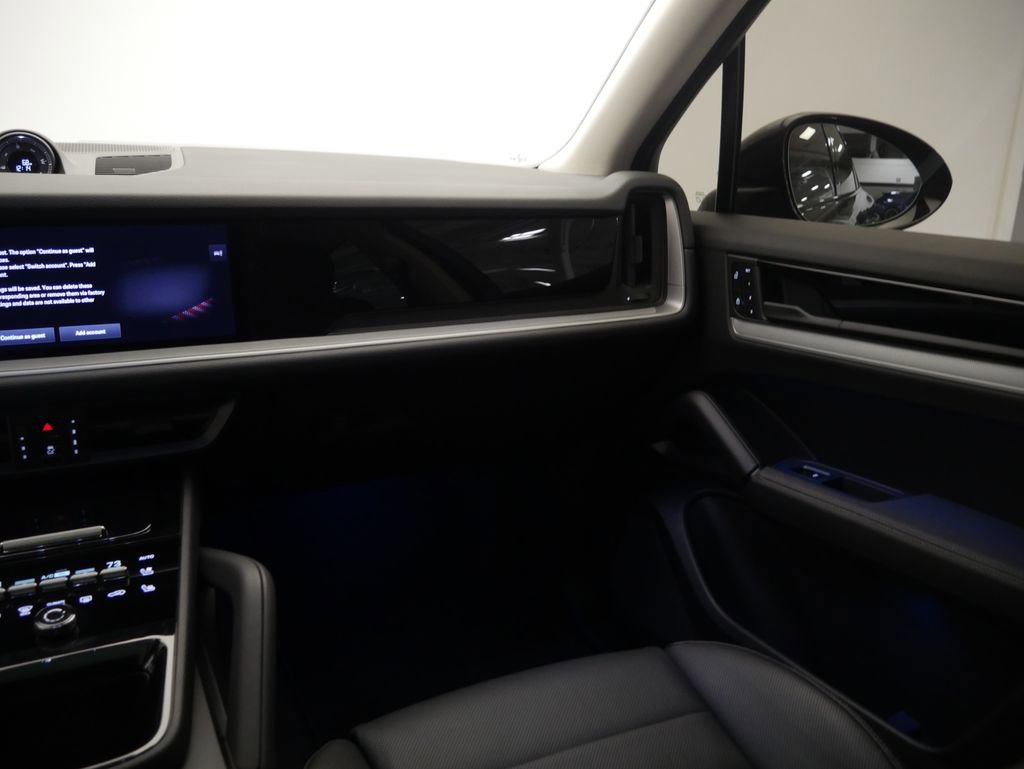 Certified 2024 Porsche Cayenne image 36