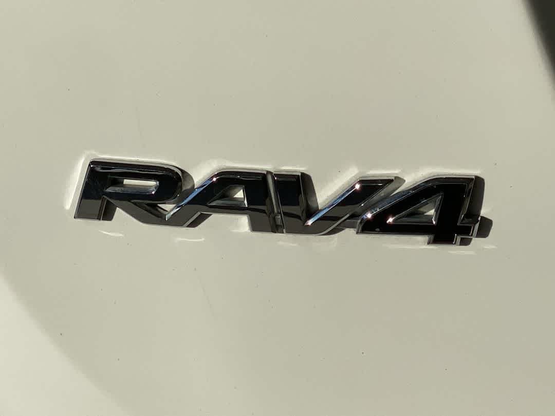 Used 2018 Toyota RAV4 XLE AWD/4WD image 11