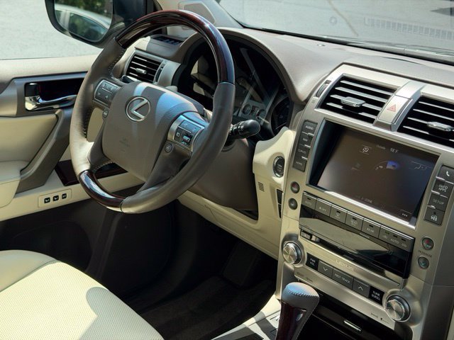 Used 2019 Lexus GX 460 Premium w/ Premium Package AWD/4WD image 3