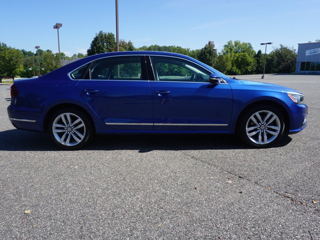 Used 2017 Volkswagen Passat 1.8T SEL Premium FWD image 13