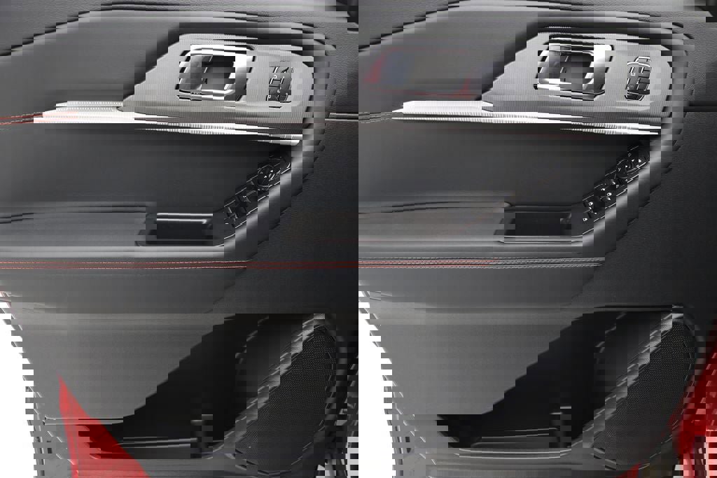 Used 2025 Ford Explorer ST image 18