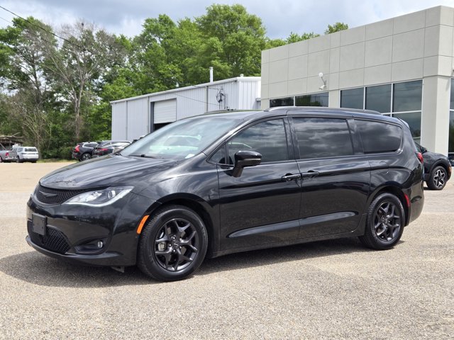 Used 2020 Chrysler Pacifica Limited w/ Advanced Safetytec Group