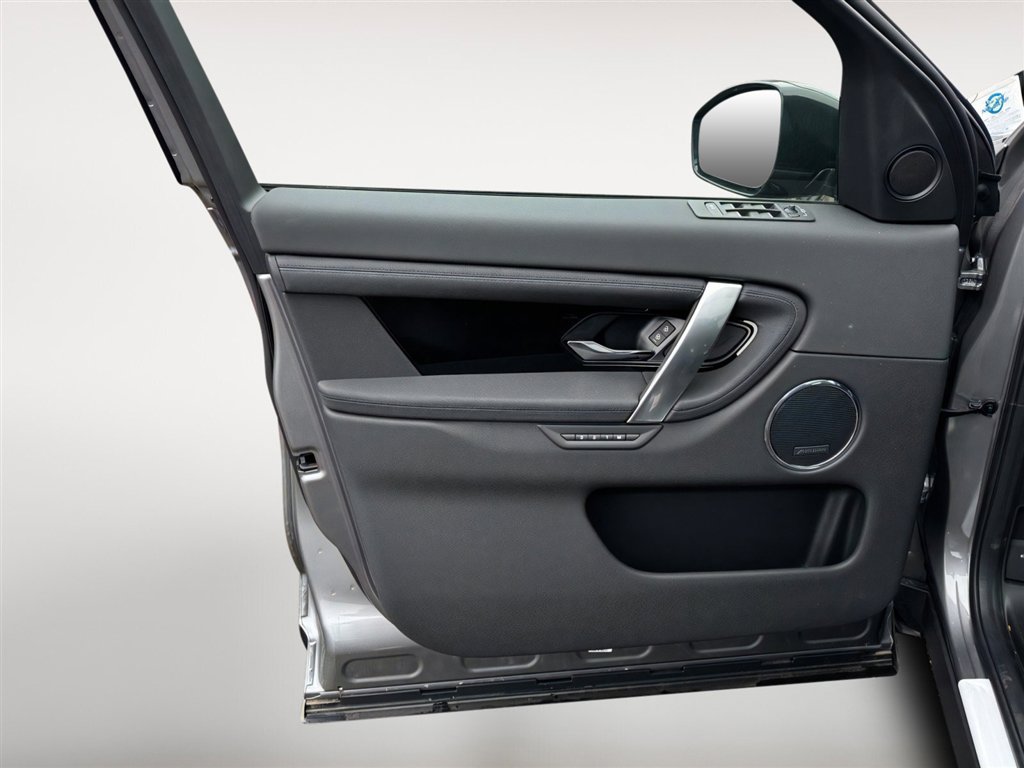 New 2025 Land Rover Discovery Sport S image 8