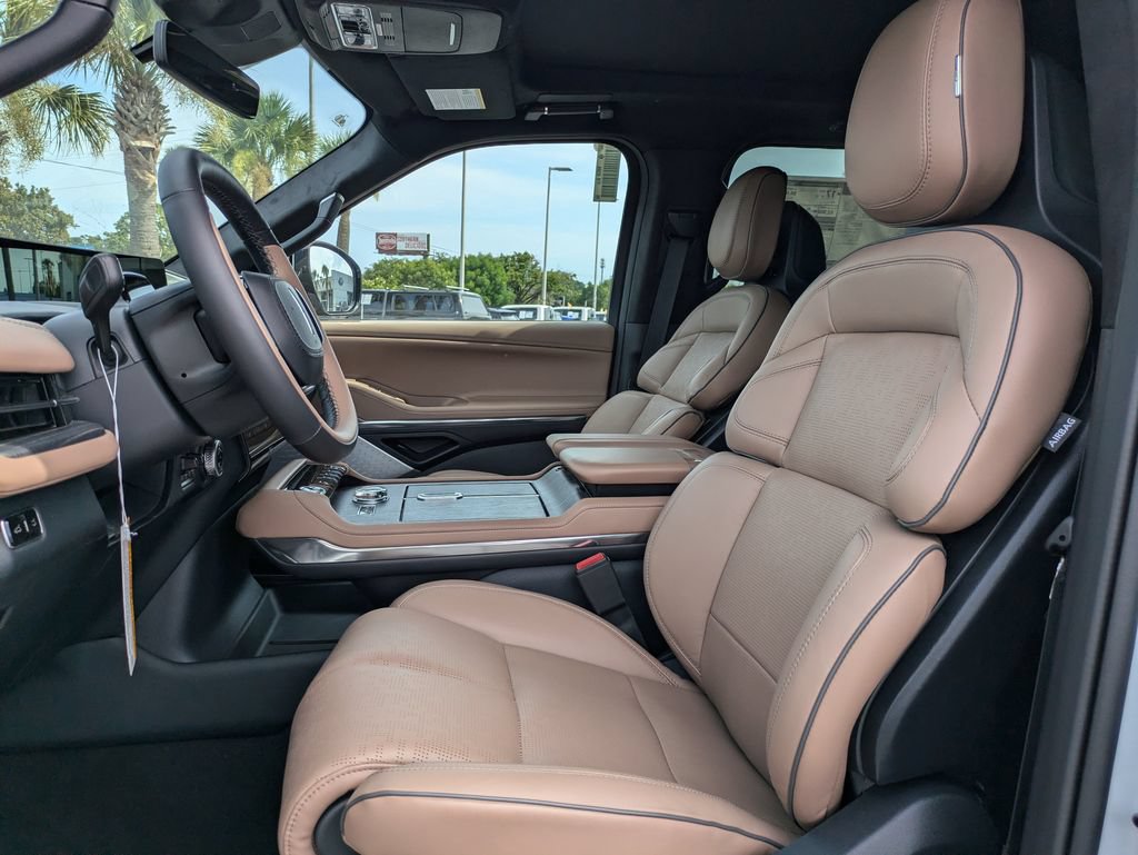 New 2026 Lincoln Navigator L Black Label AWD/4WD image 22