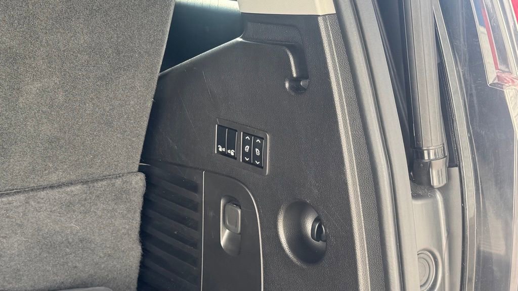 Used 2019 Cadillac Escalade Luxury AWD/4WD image 7