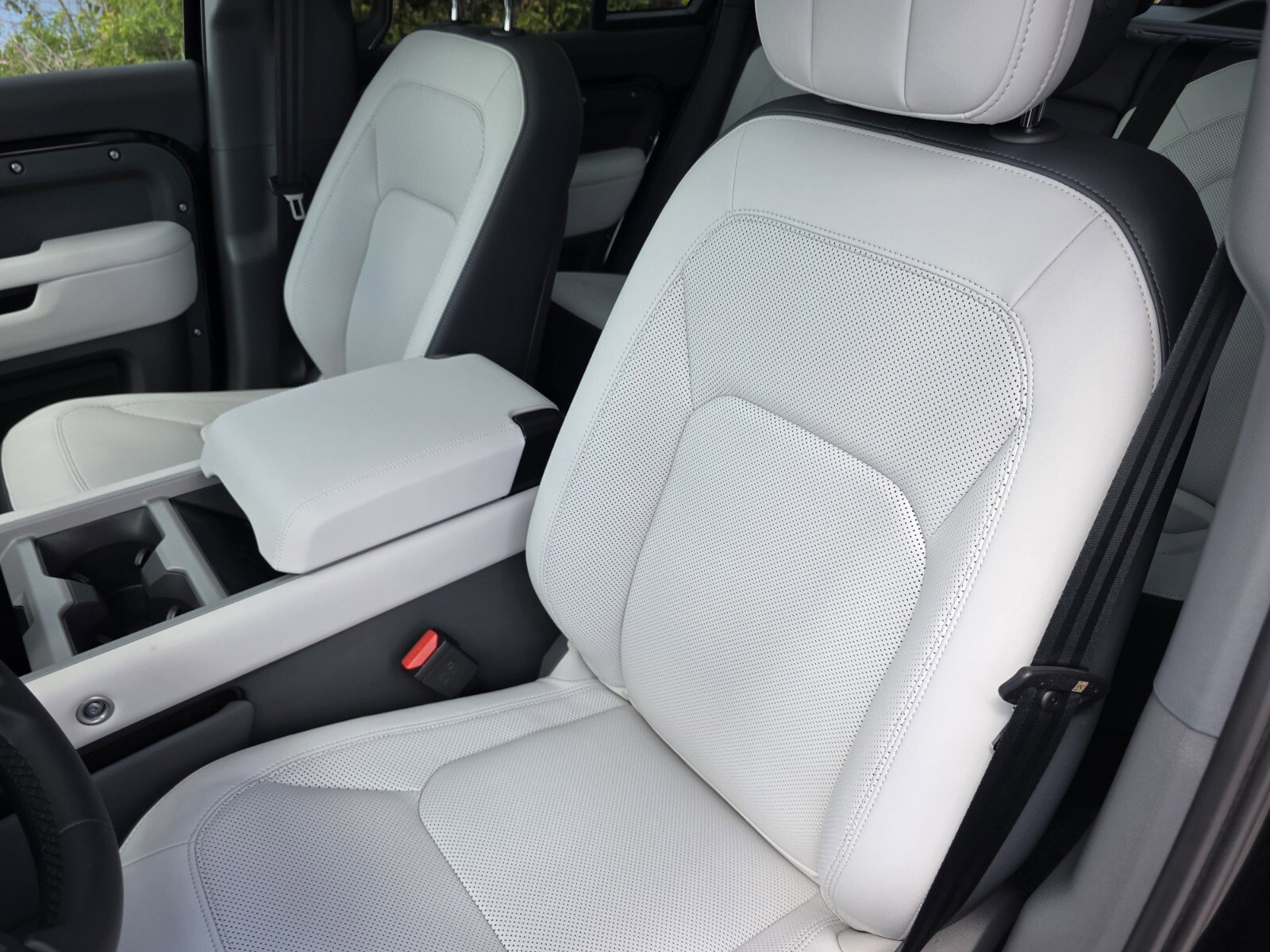 New 2026 Land Rover Defender 110 V8 image 10