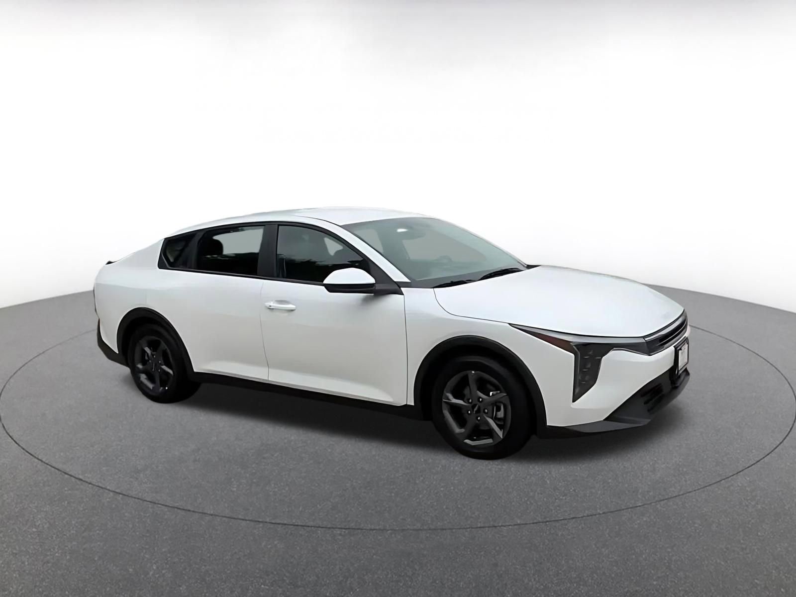 Used 2025 Kia K4 FWD image 2