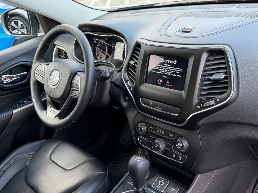 Used 2020 Jeep Cherokee Latitude Plus w/ Cold Weather Group AWD/4WD image 13