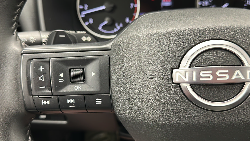 Used 2025 Nissan Rogue SV AWD/4WD image 18