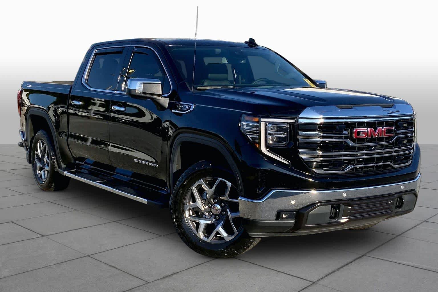 Used 2023 GMC Sierra 1500 SLT w/ SLT Premium Plus Package AWD/4WD image 3