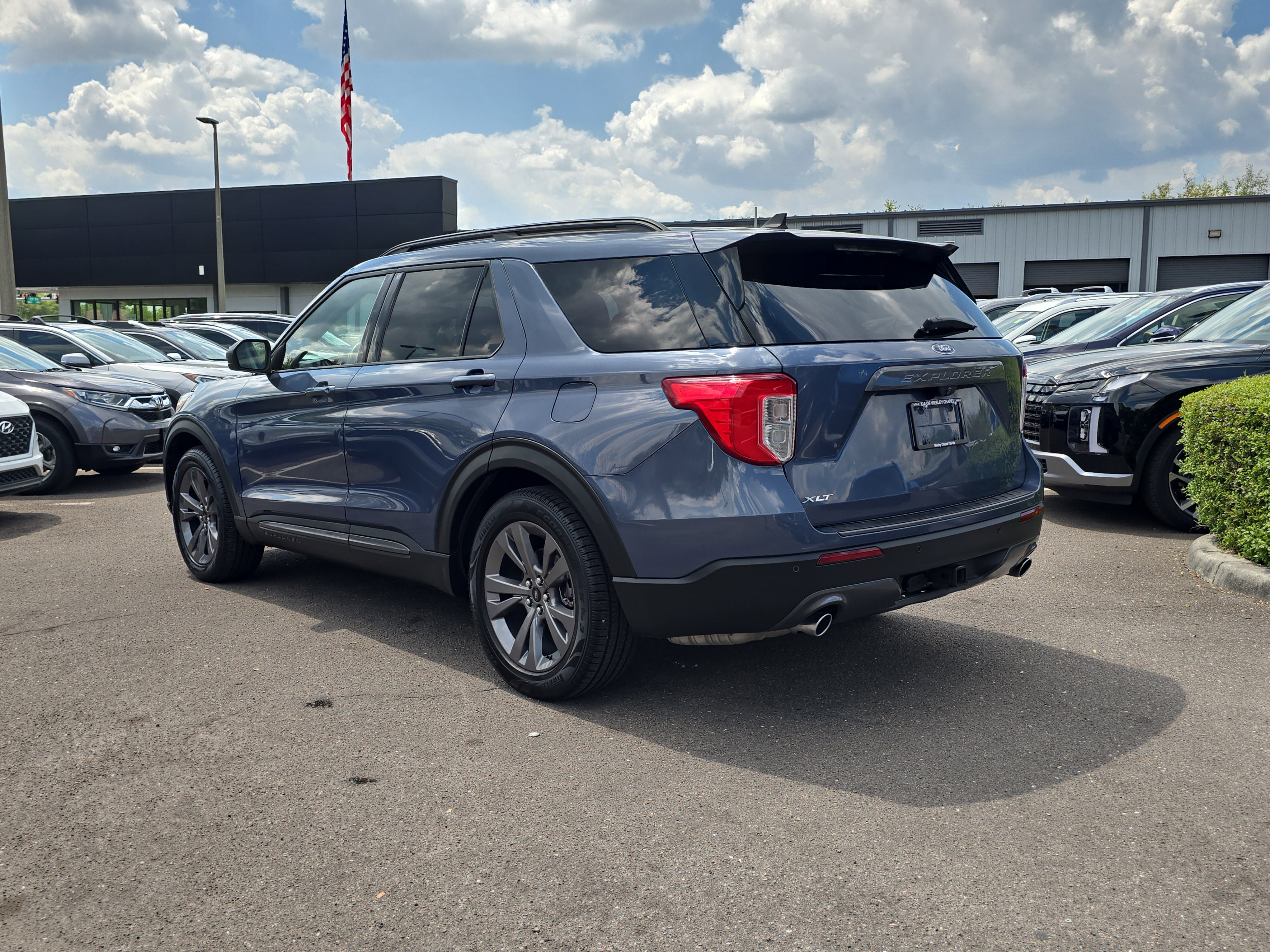 Used 2021 Ford Explorer XLT w/ Equipment Group 202A image 6