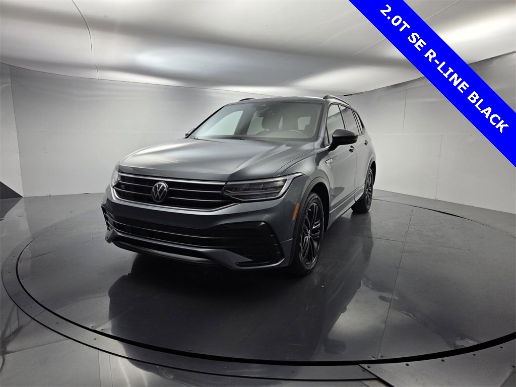 Used 2022 Volkswagen Tiguan SE R-Line image 4