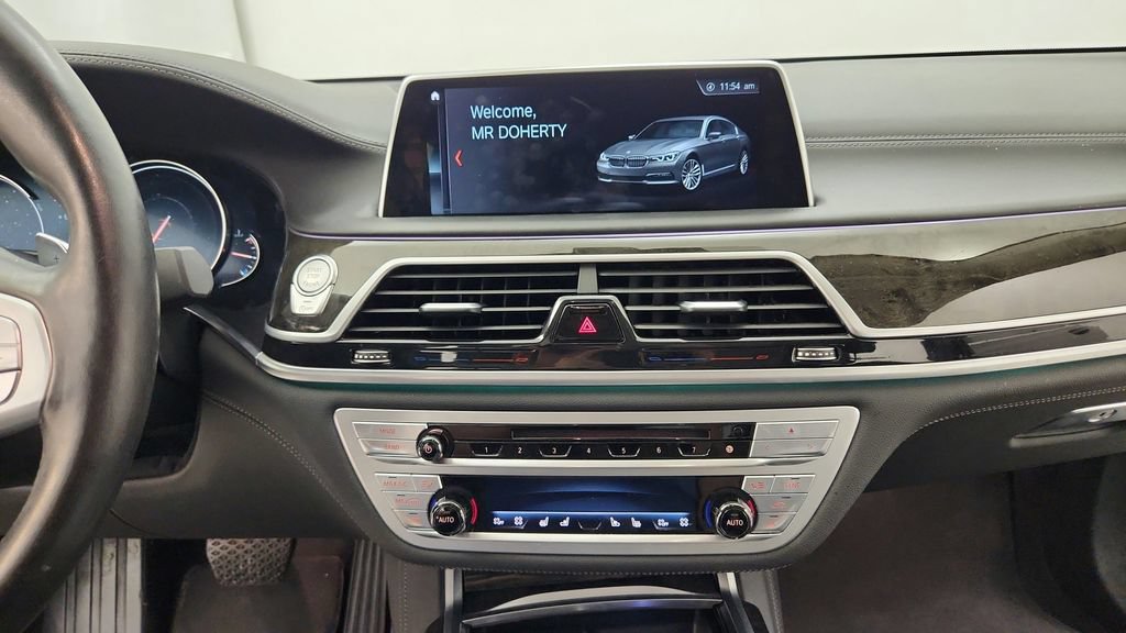 Used 2018 BMW 750i xDrive AWD/4WD image 25