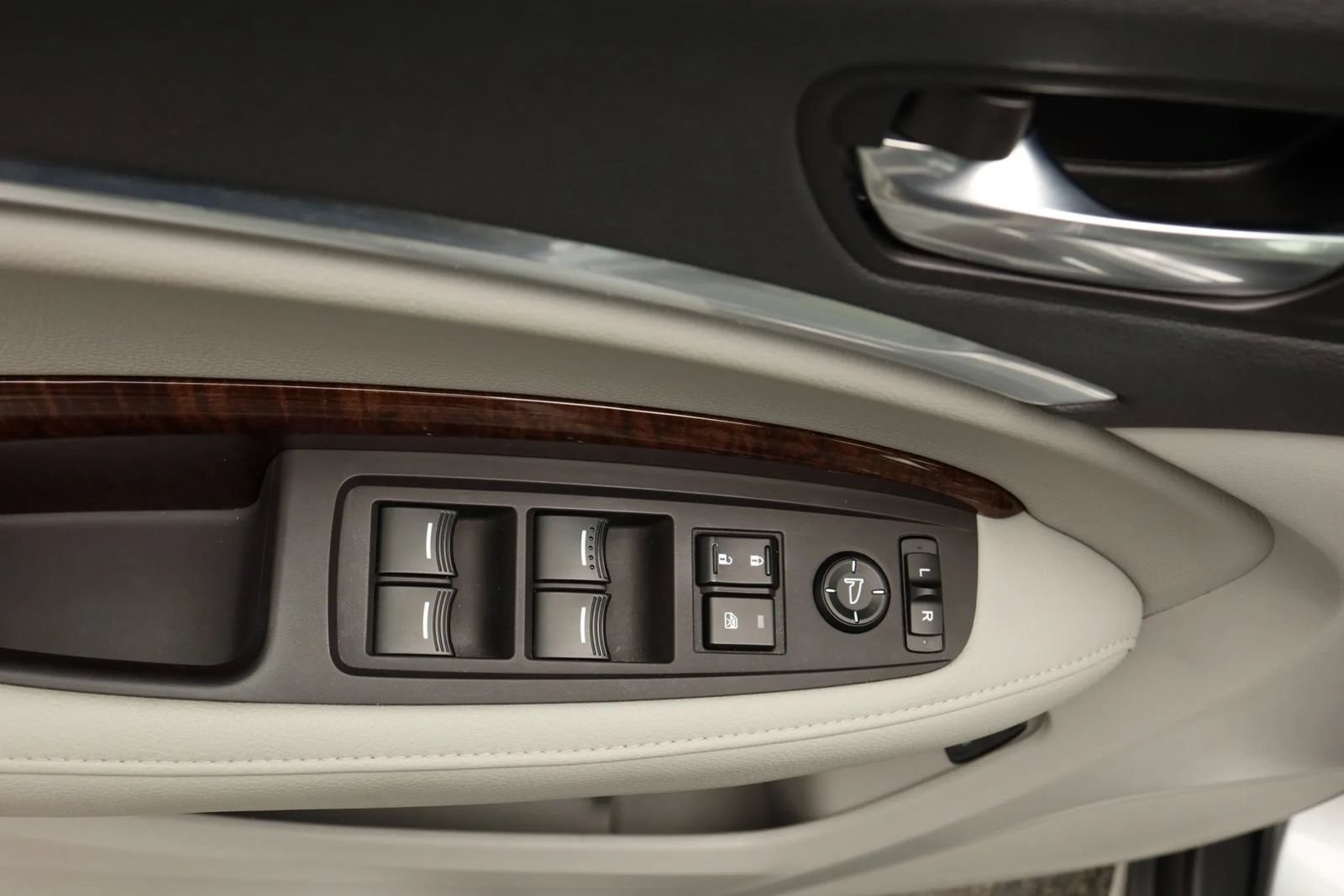 Used 2020 Acura MDX FWD image 11