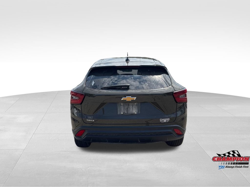 Used 2024 Chevrolet Trax LS w/ LS Convenience Package FWD image 10