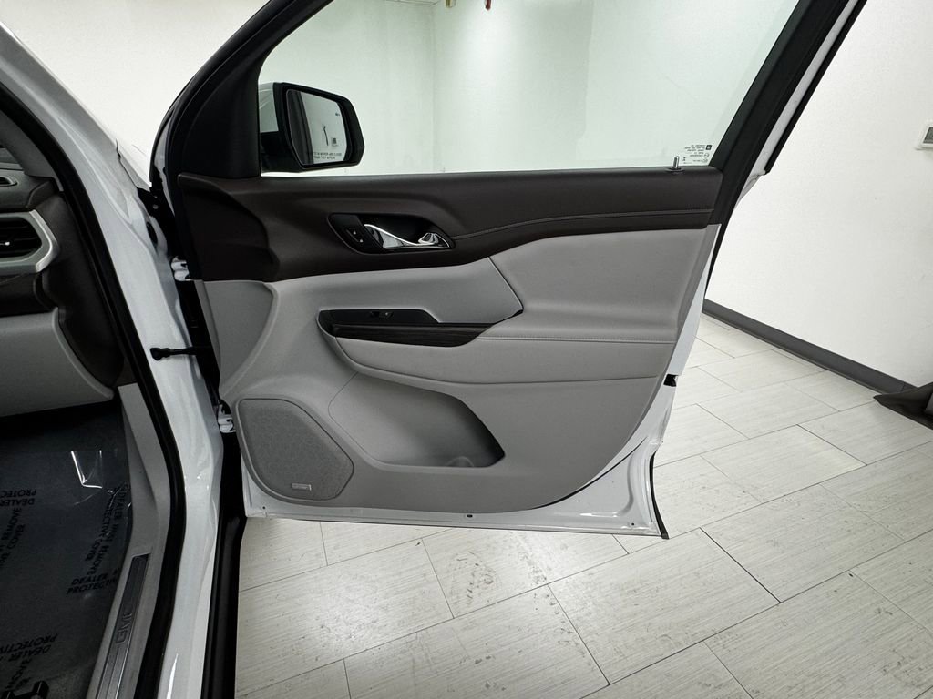 Used 2023 GMC Acadia SLT image 14