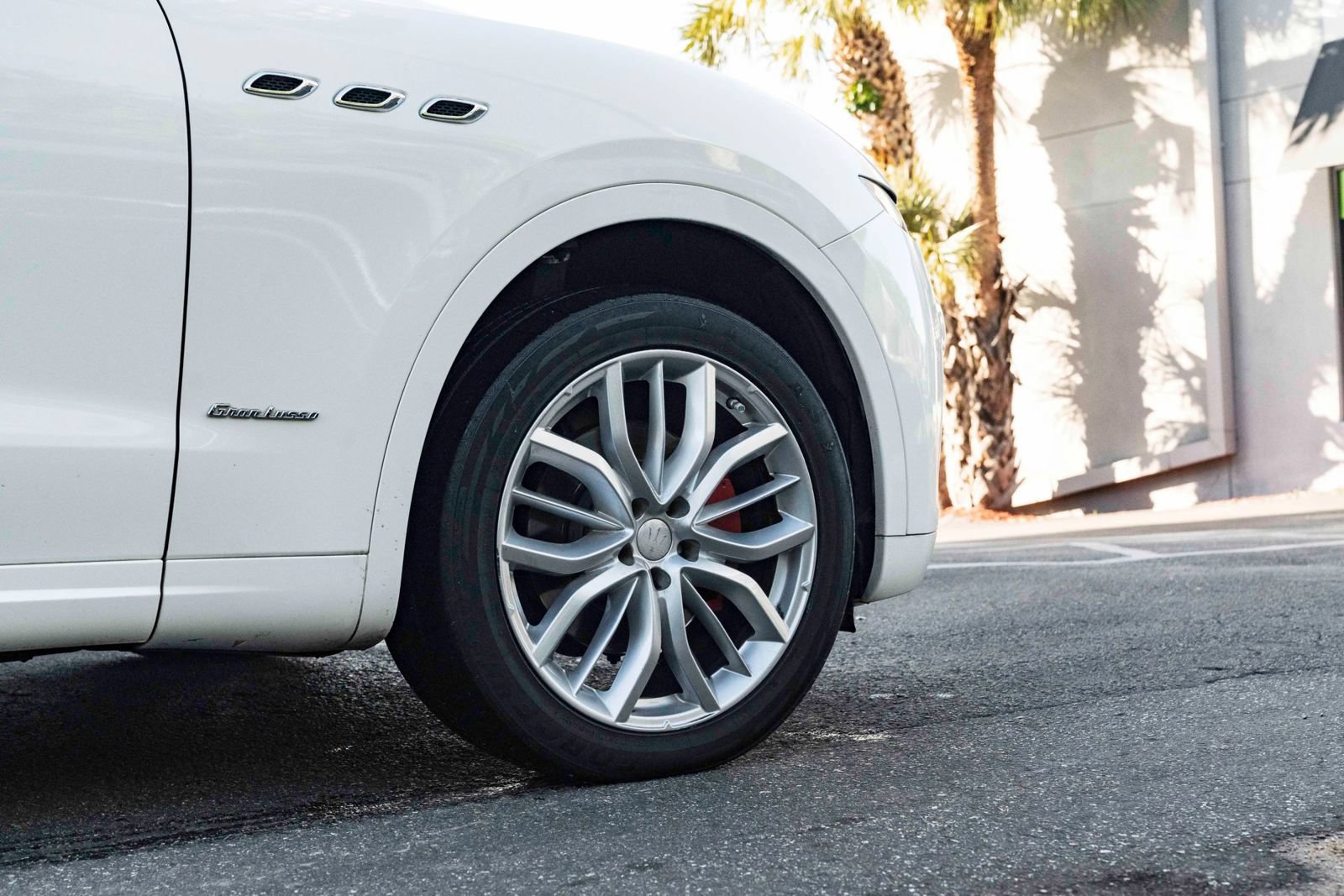 Used 2019 Maserati Levante GranLusso AWD/4WD image 10