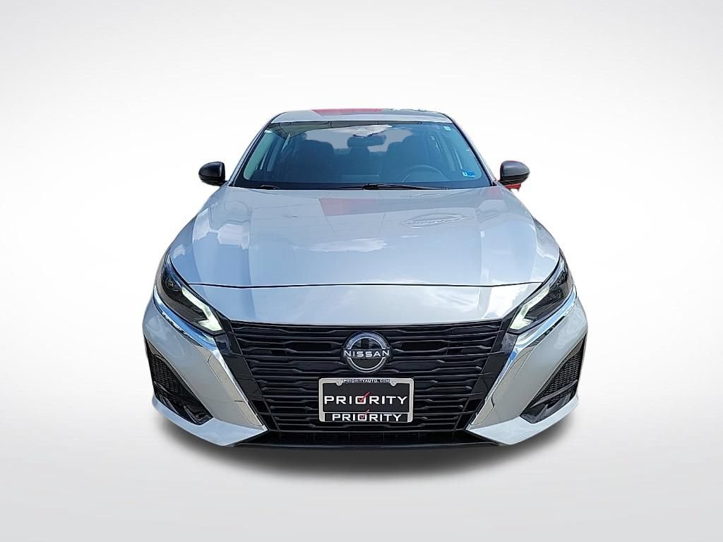 Used 2024 Nissan Altima 2.5 SV FWD image 7