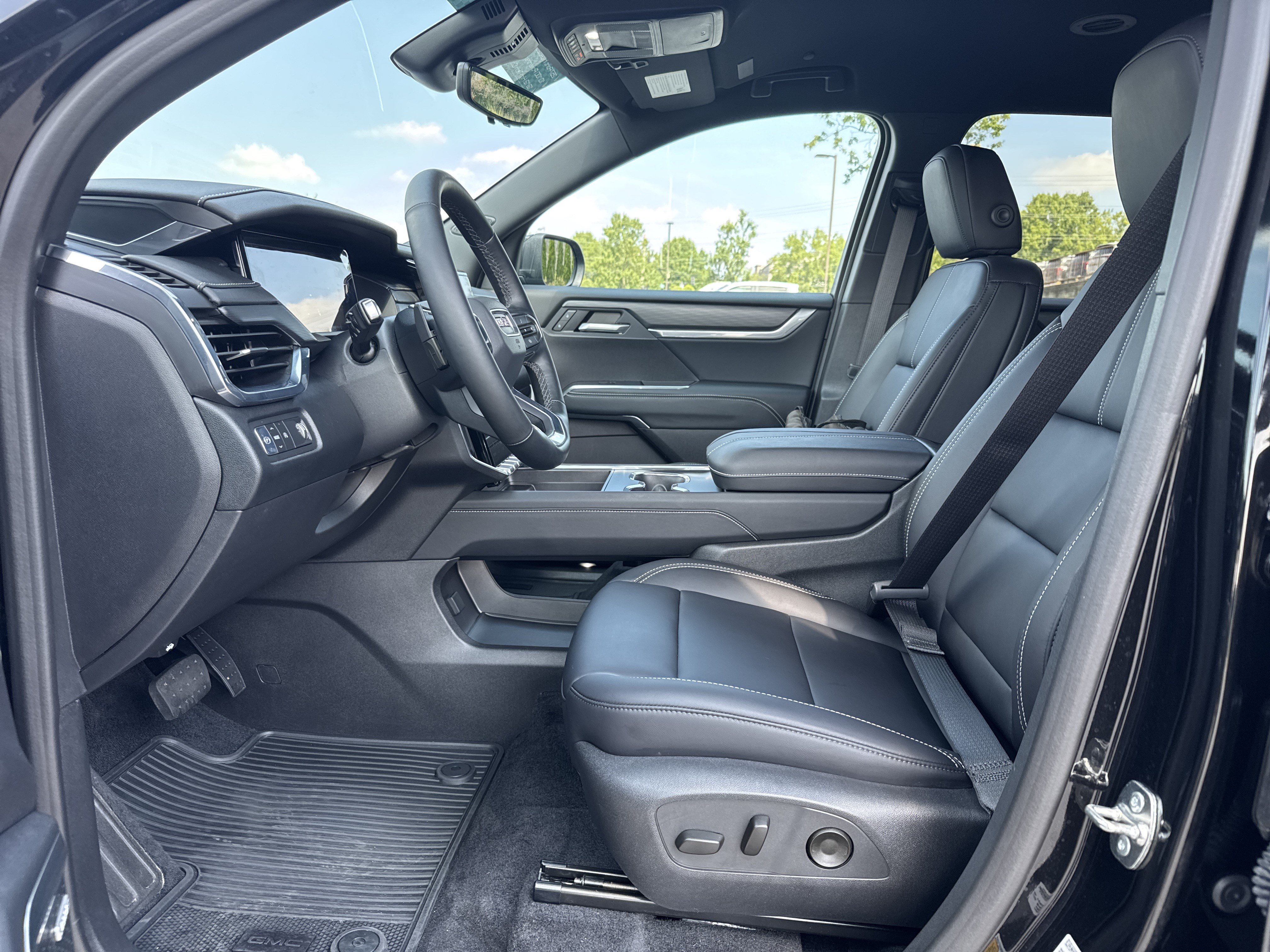 Used 2026 GMC Acadia Elevation w/ Elevation Premium Package FWD image 16