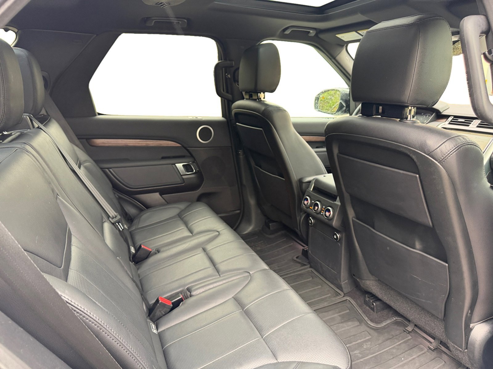 Used 2019 Land Rover Discovery HSE AWD/4WD image 20
