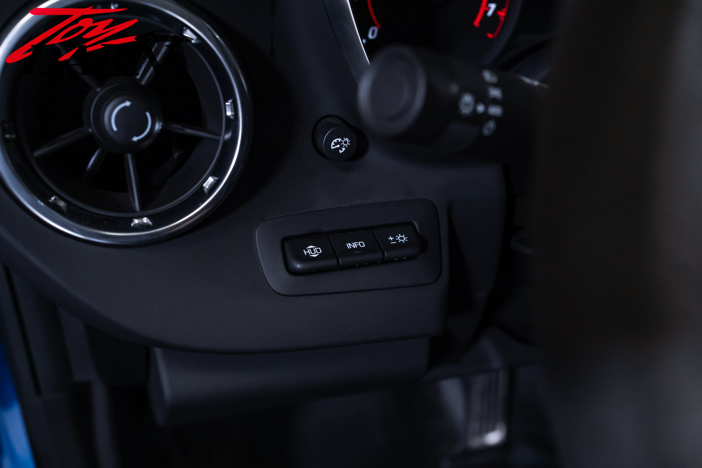 Used 2018 Chevrolet Camaro ZL1 RWD image 36
