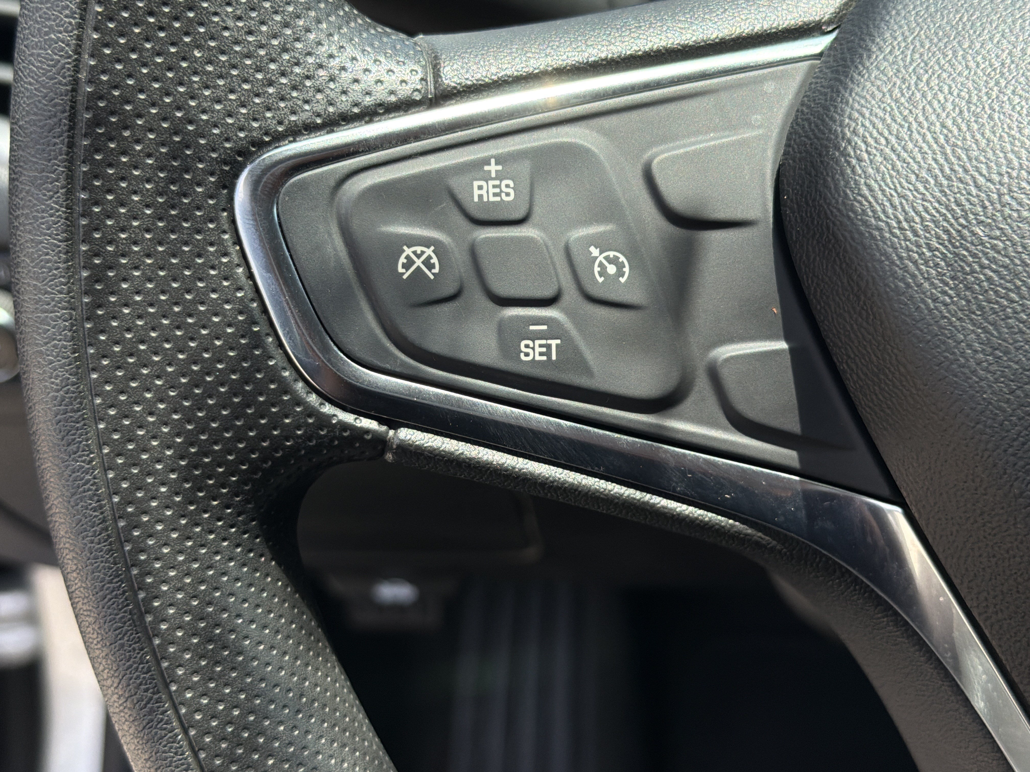 Used 2021 Chevrolet Malibu LS FWD image 19