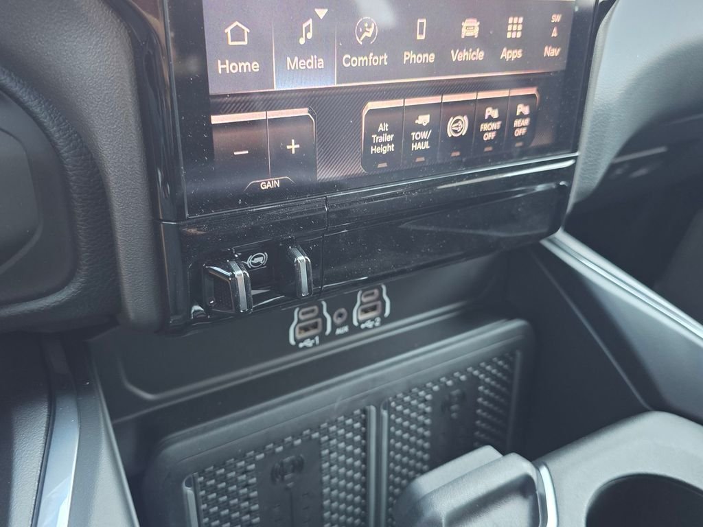 New 2026 RAM 3500 Laramie AWD/4WD image 17