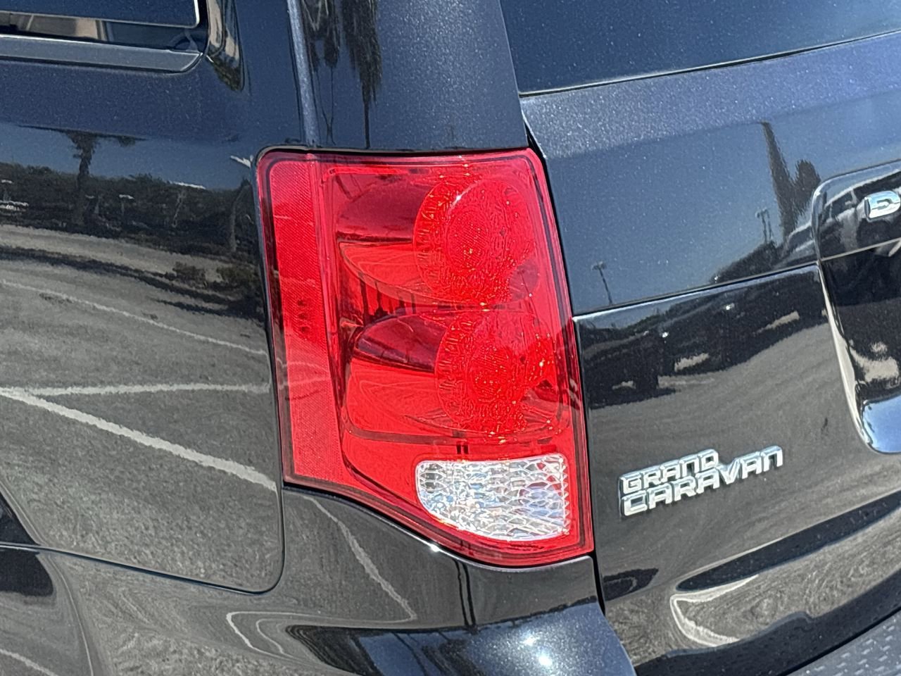 Used 2019 Dodge Grand Caravan SE w/ UConnect Hands-Free Group image 7