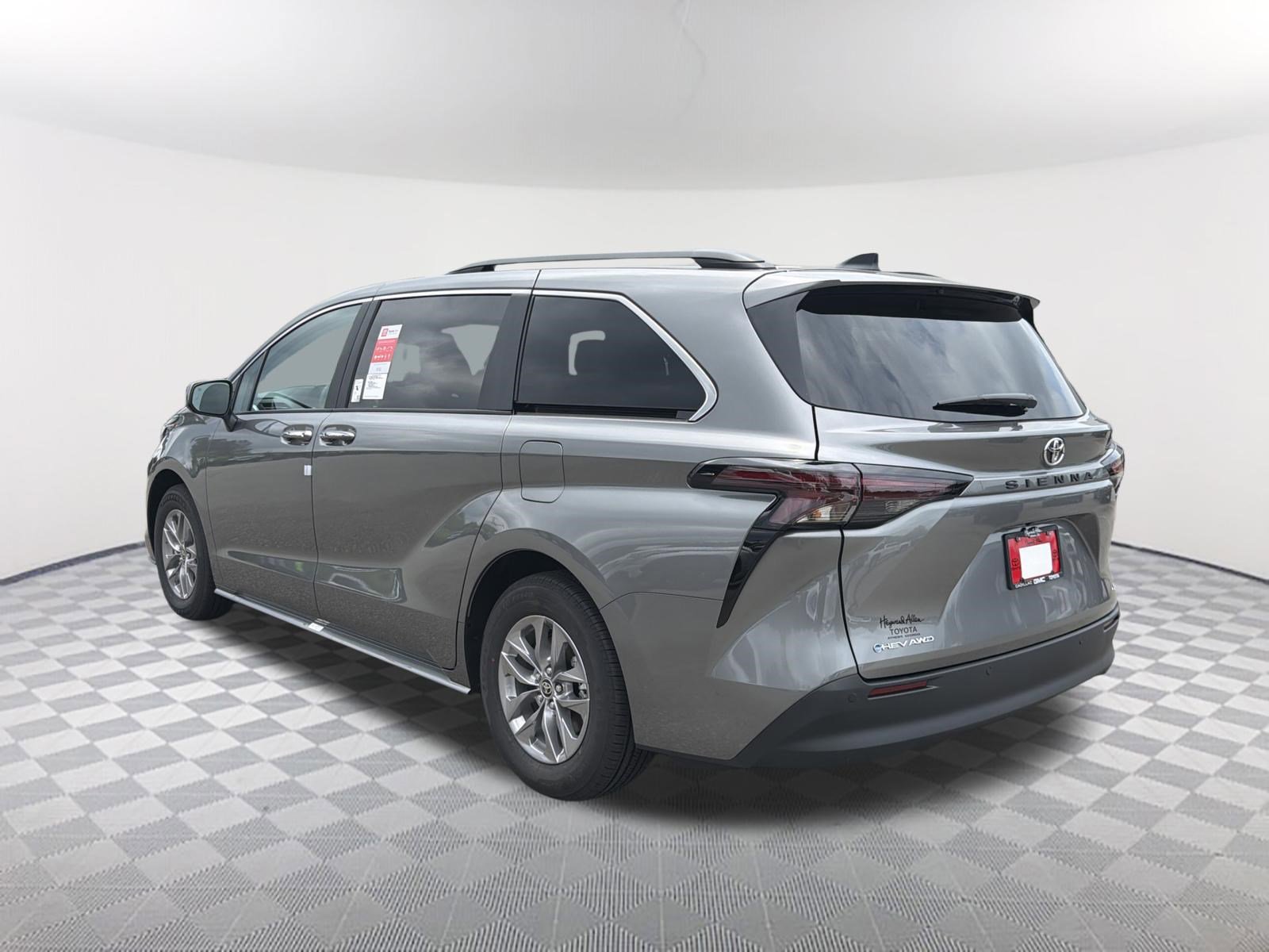 New 2026 Toyota Sienna XLE AWD/4WD image 5