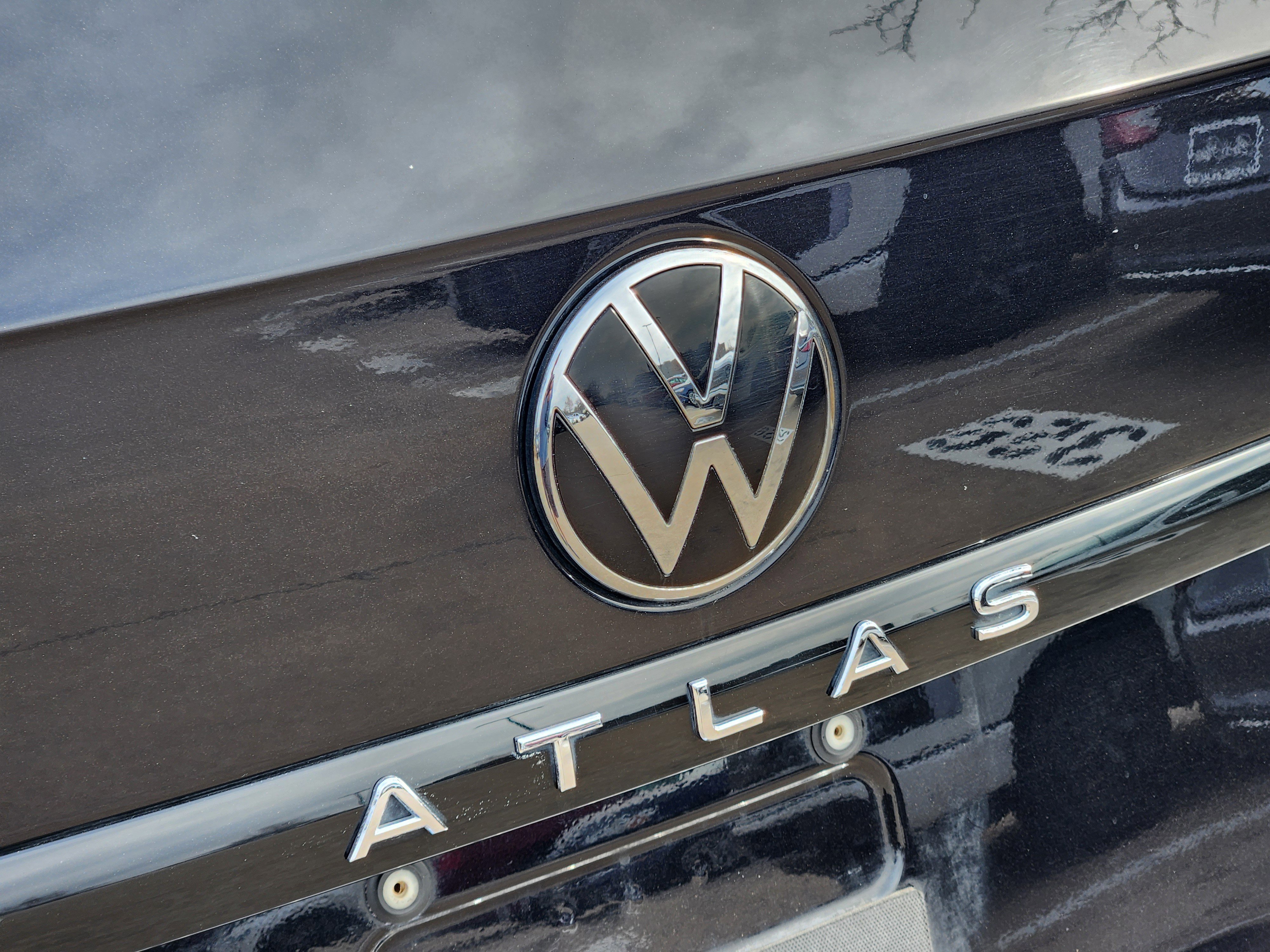 Used 2023 Volkswagen Atlas SEL R-Line image 34